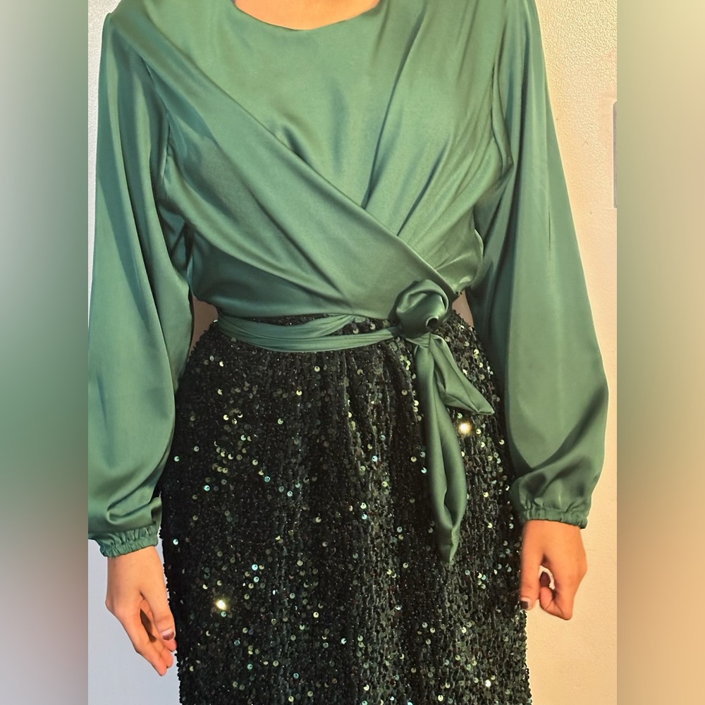 Elegant Green Wrap Dress with Sequin Skirt